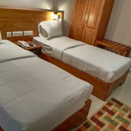 Devanganam Residency Hotel กูรูวาเยอร์ ภายนอก รูปภาพ