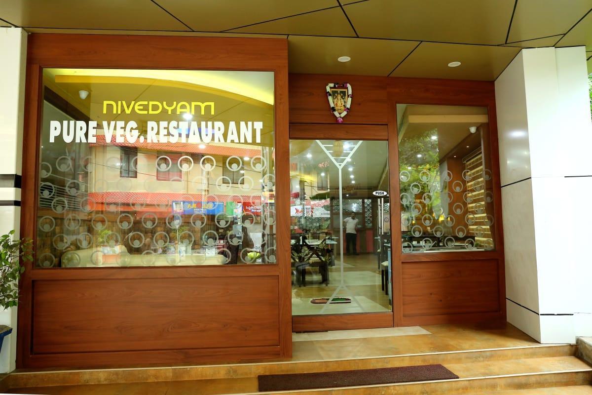 Devanganam Residency Hotel กูรูวาเยอร์ ภายนอก รูปภาพ