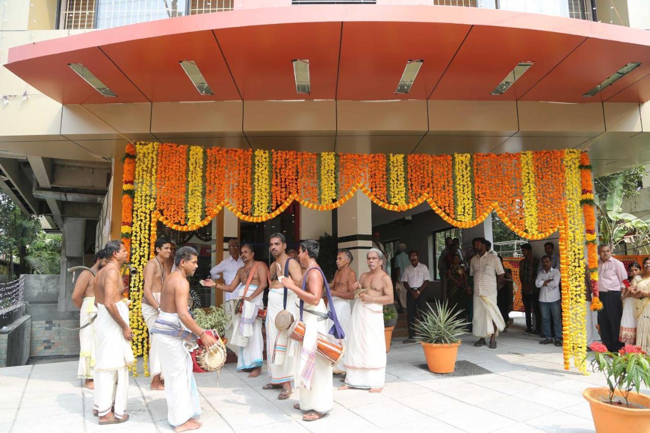 Devanganam Residency Hotel กูรูวาเยอร์ ภายนอก รูปภาพ