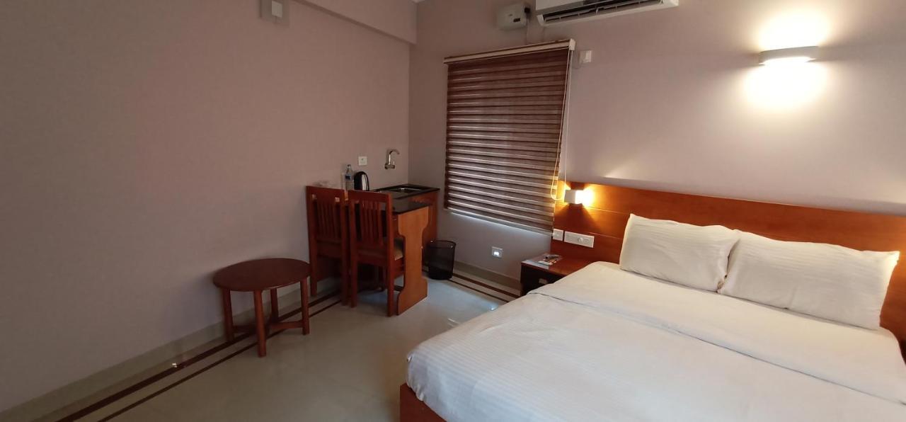 Devanganam Residency Hotel กูรูวาเยอร์ ภายนอก รูปภาพ