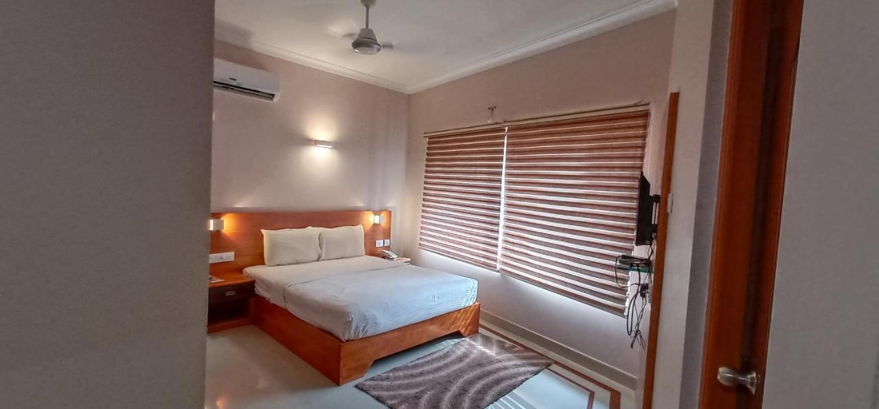 Devanganam Residency Hotel กูรูวาเยอร์ ภายนอก รูปภาพ